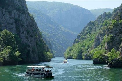 Balkan Üçlüsü Turu THY ile Vizesiz Yılbaşı Özel / 3 Gece Otel Konaklamalı / İstanbul Çıkışlı