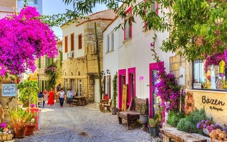 İzmir Çeşme Alaçatı Efes Şirince Turu / 1 Gece Otel Konaklamalı / İstanbul Çıkışlı / 15 Temmuz Özel