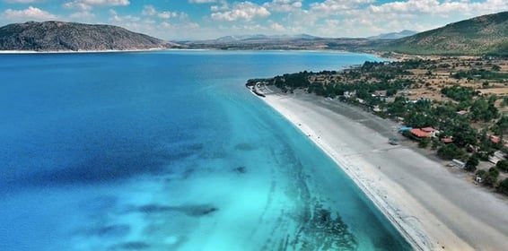 Salda Gölü Pamukkale Çeşme Alaçatı Turu / 1 Gece Otel Konaklamalı / İstanbul Çıkışlı 