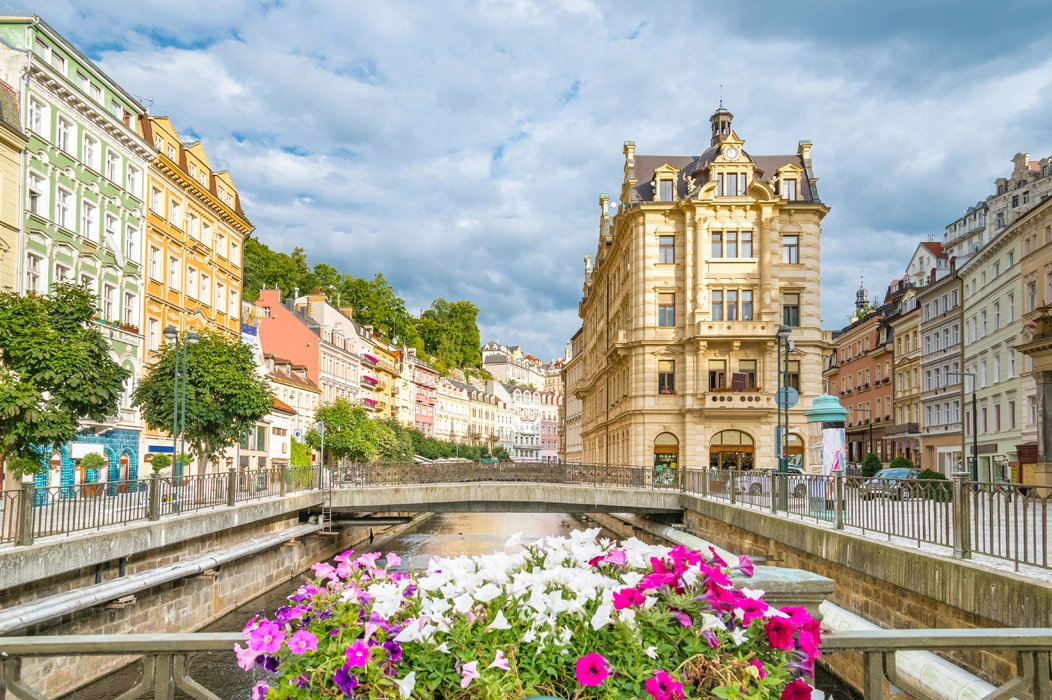 Berlin ve Alpler Trenli Hallstatt Bir Orta Avrupa Masalı Turu Wizz Air ile Ramazan Bayramı Özel / 7 Gece Otel Konaklamalı / Ankara Çıkışlı / 2027
