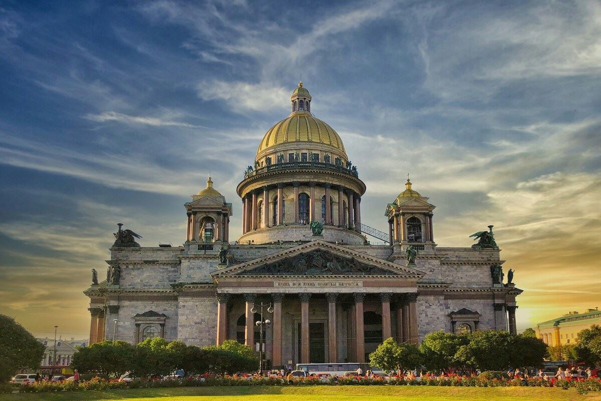 Kral ve Kraliçe St. Petersburg Moskova Turu THY ile / 5 Gece Otel Konaklamalı / İstanbul Çıkışlı / 2027