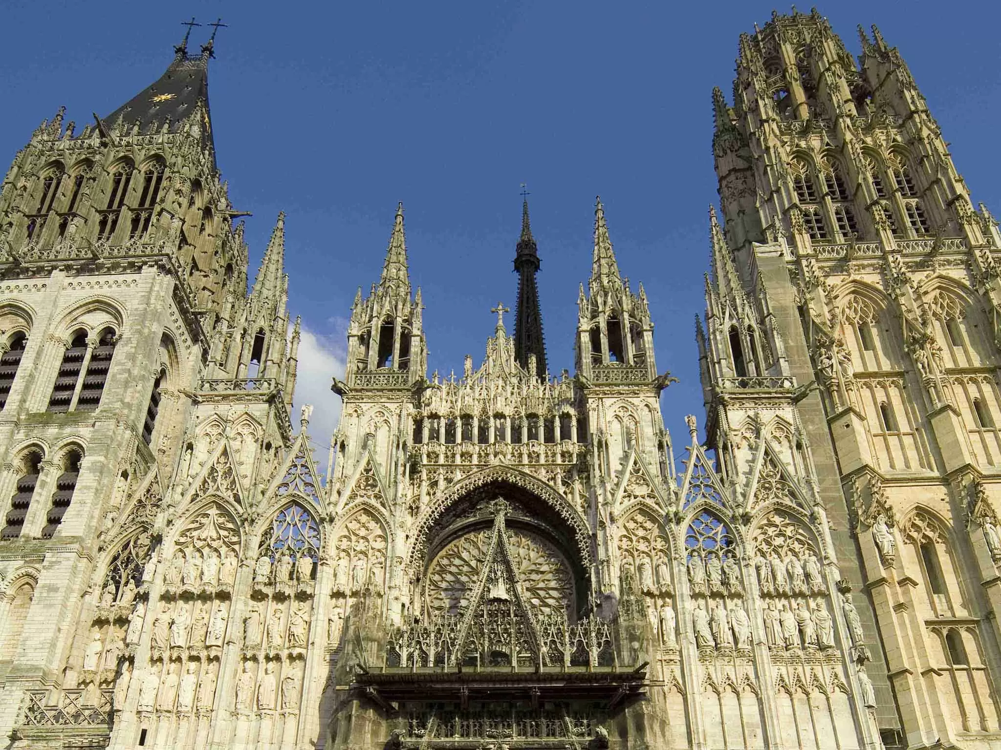 Mega Benelüks Paris Köln Colmar Turu AJet HY ile / 7 Gece Otel Konaklamalı / Ankara Çıkışlı