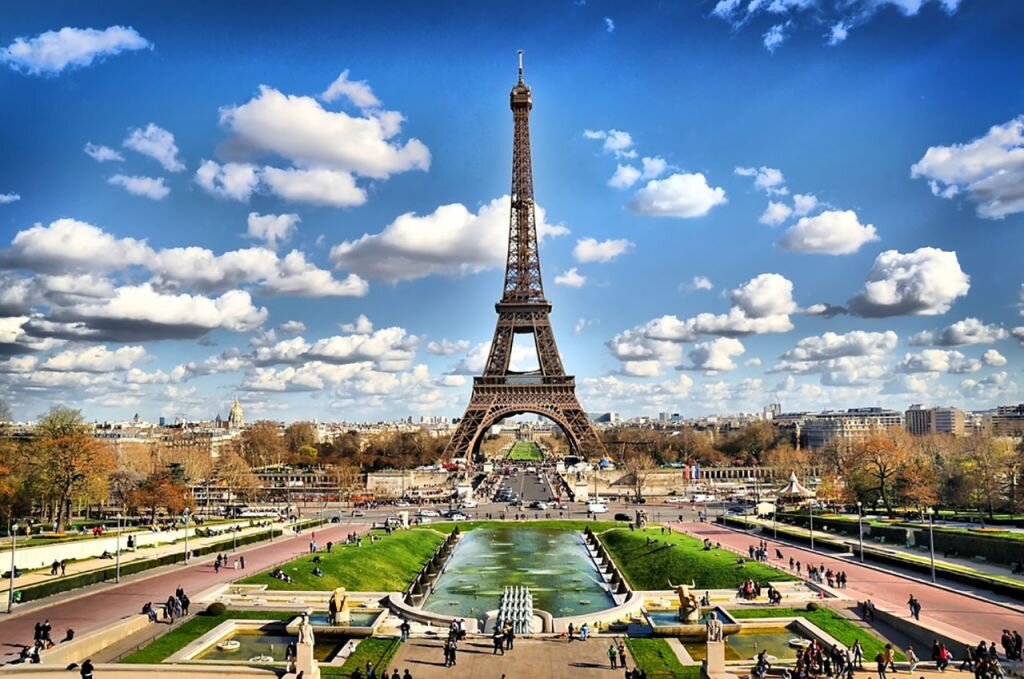 Muhafazakar Benelüks ve Paris Turu THY ile / 6 Gece Otel Konaklamalı / İstanbul Çıkışlı