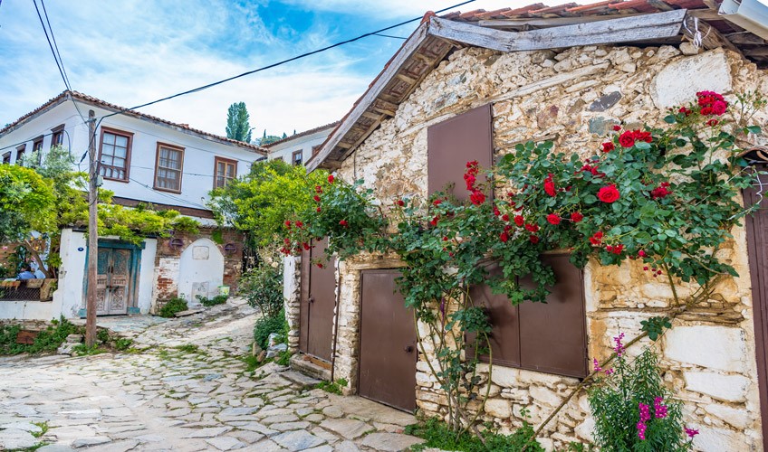 Egenin Saklı Köyleri Birgi Tire Şirince Seferihisar Urla Alaçatı Turu / 2 Gece Otel Konaklamalı / İstanbul Çıkışlı