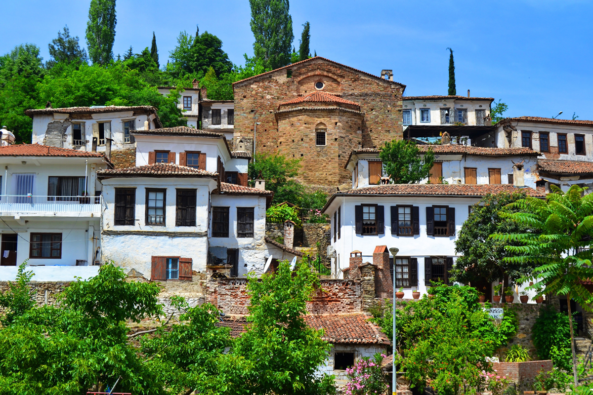 Egenin Saklı Köyleri Birgi Tire Şirince Seferihisar Urla Alaçatı Turu / 2 Gece Otel Konaklamalı / İstanbul Çıkışlı