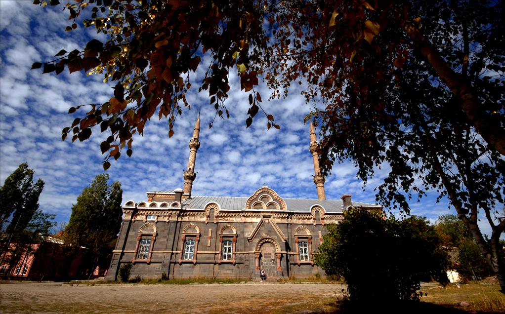 Uçaklı Diyarbakır Bitlis Van Kars Erzurum Turu / 4 Gece Otel Konaklamalı / İstanbul Çıkışlı