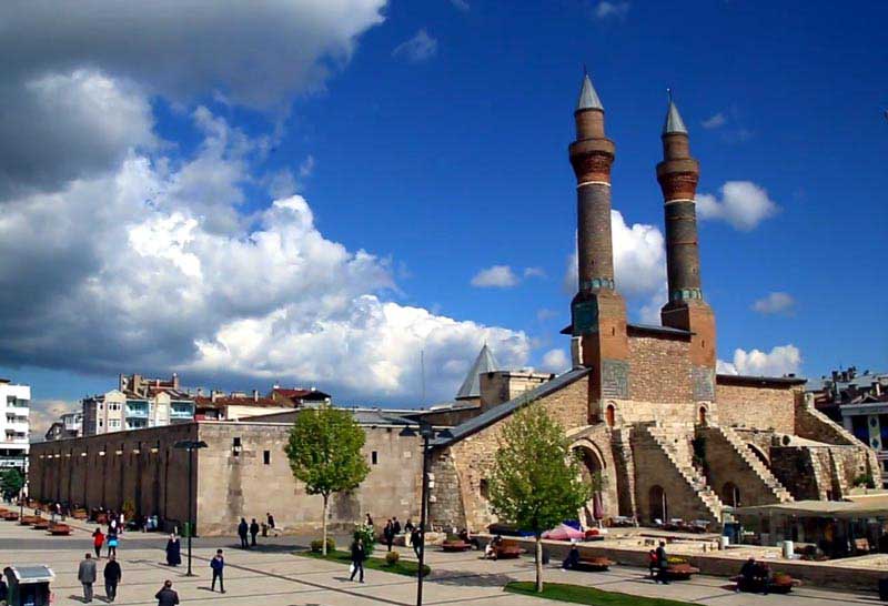 Uçaklı Van Tatvan Kemaliye Elazığ Erzincan Turu / 3 Gece Otel Konaklamalı / İstanbul Çıkışlı
